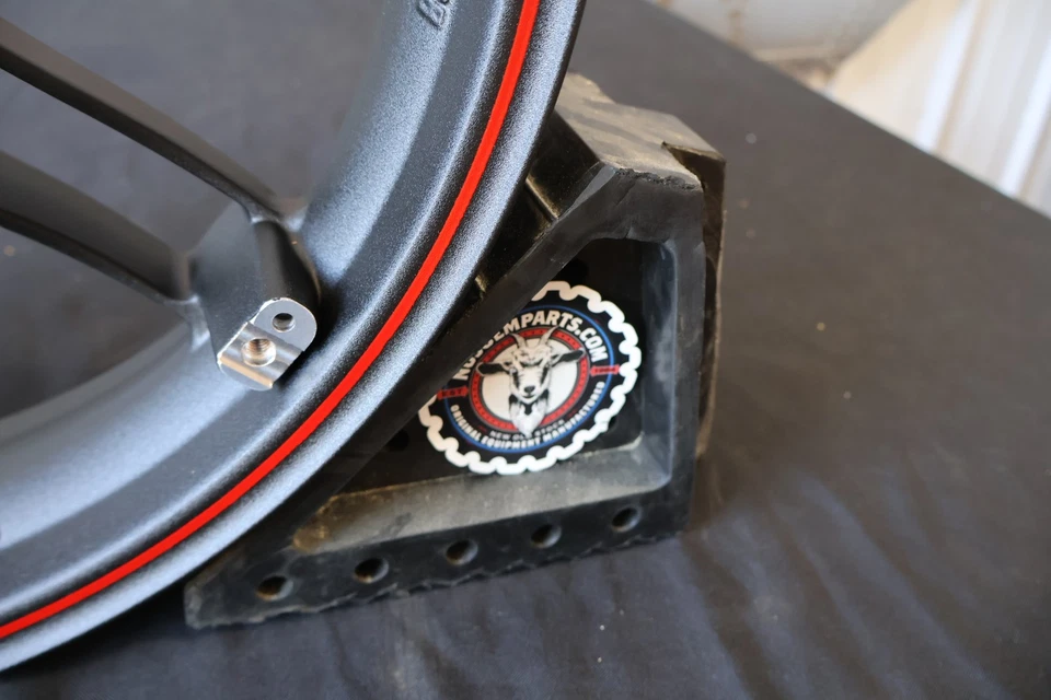 G0110.02A8BYDC NEW OEM 2003-2010 BUELL XB1125R/CR FRONT WHEEL PIRANHA BLACK - Image 4 of 4