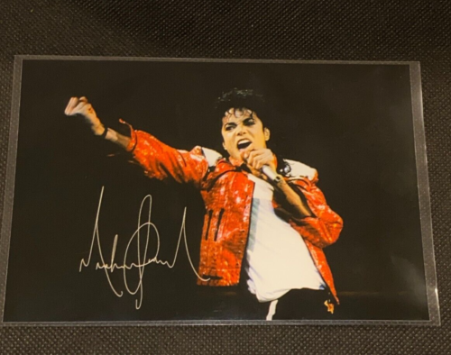 Michael Jackson Autographed Photo Reprint 4x6 inches in sleeve - Afbeelding 1 van 3
