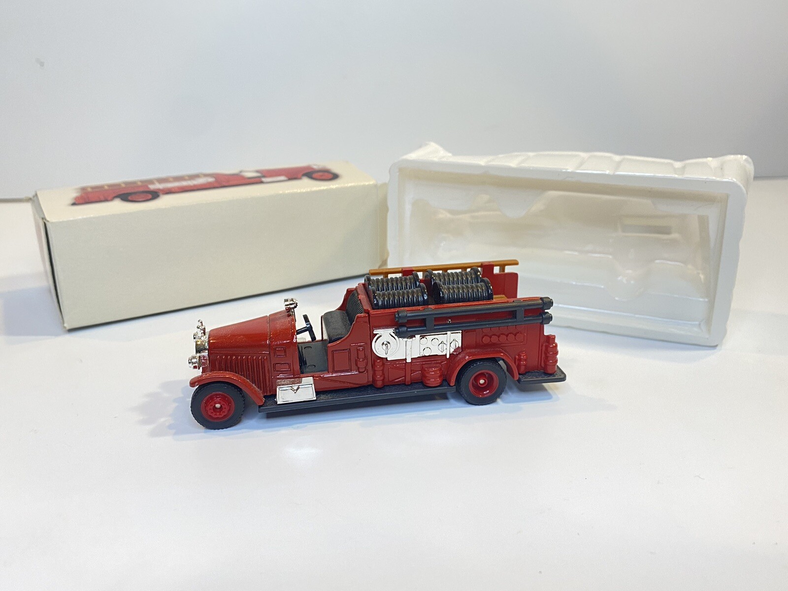 1924 Buffalo Fire Truck 1:64 Scale 1999 Reader's Digest Diecast Model Complete