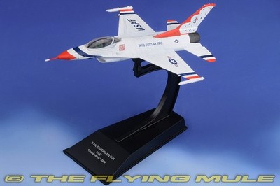 Hachette Collections 1:100 F-16C Fighting Falcon USAF Thunderbirds #1