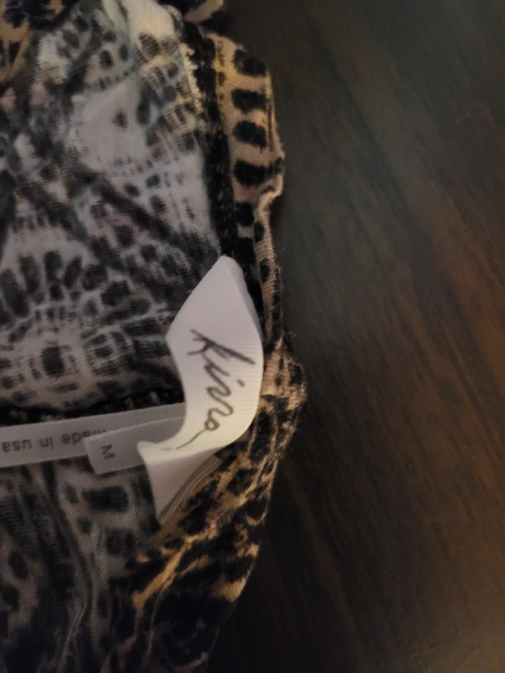 Top corto para mujer cómodo material fluido patrón geométrico Foto 4 de 4