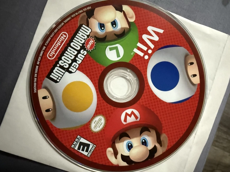 New Super Mario Bros. Wii (Wii, 2009) DISC ONLY - image 2 of 4