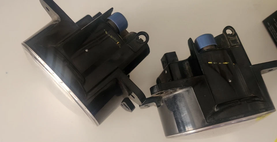 Оригинальный светодиодный противотуманный фонарь для Jeep Wrangler Gladiator 2018-2023 годов выпуска, б/у от оригинального производителя, снятый с JT - Изображение 2 из 4