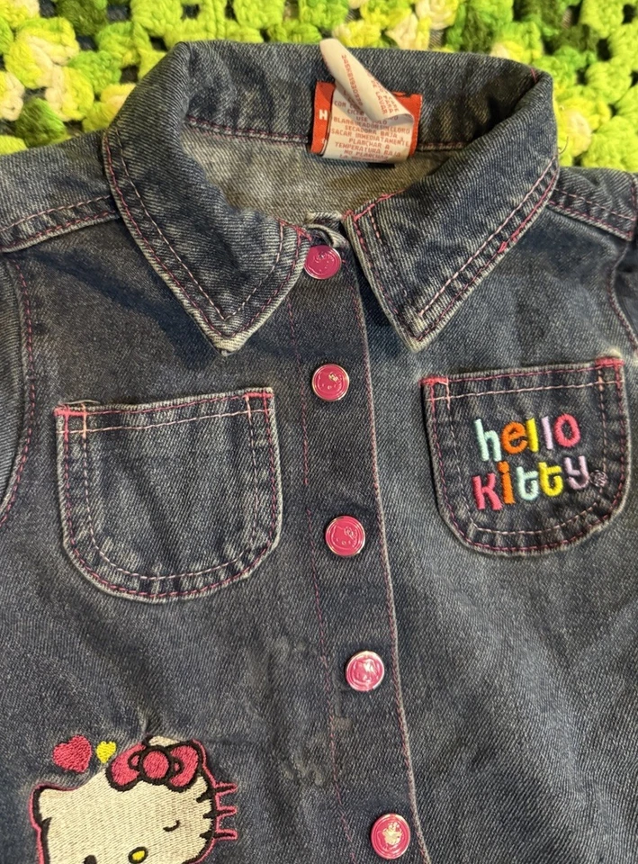 Vestido de mezclilla Hello Kitty Sanrio talla 6 frente a presión cinturón de tela con volantes en capas Y2K Foto 3 de 4