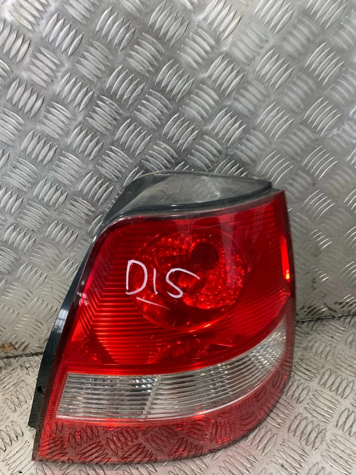 Luz trasera del lado del conductor Kia Sorento 2006 #2 Foto 2 de 4