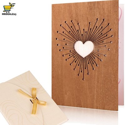 Hochwertige Holz-Jahrestagskarte mit elegantem Herzdesign und mattes Innenpapier