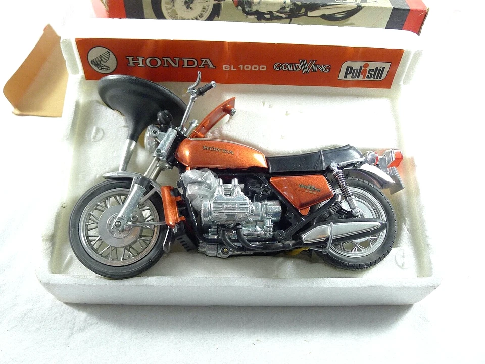 MODELLINO 1:10 VINTAGE POLISTIL MOTOCICLISMO MOTO D'EPOCA HONDA GL 1000 - Immagine 2 di 4