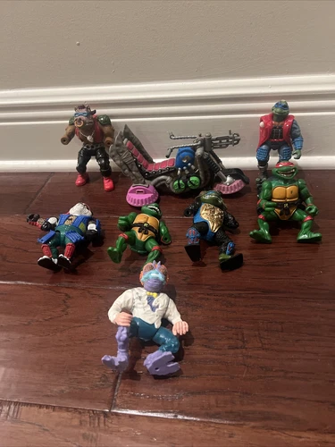 Vintage Action Figures & Parts Lot Teenage Mutant Ninja Turtles TMNT 8 pieces