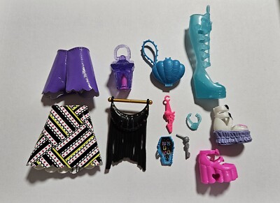 Monster High G3 Doll Accessories Lot Plus 3 Mismatched Single Shoes