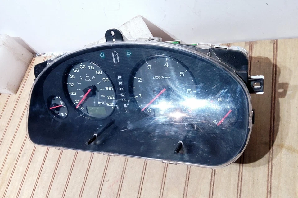 Cuadro de instrumentos Subaru Legacy Outback 2001-2002 271.580 millas ID 85013AE64A  Foto 3 de 4