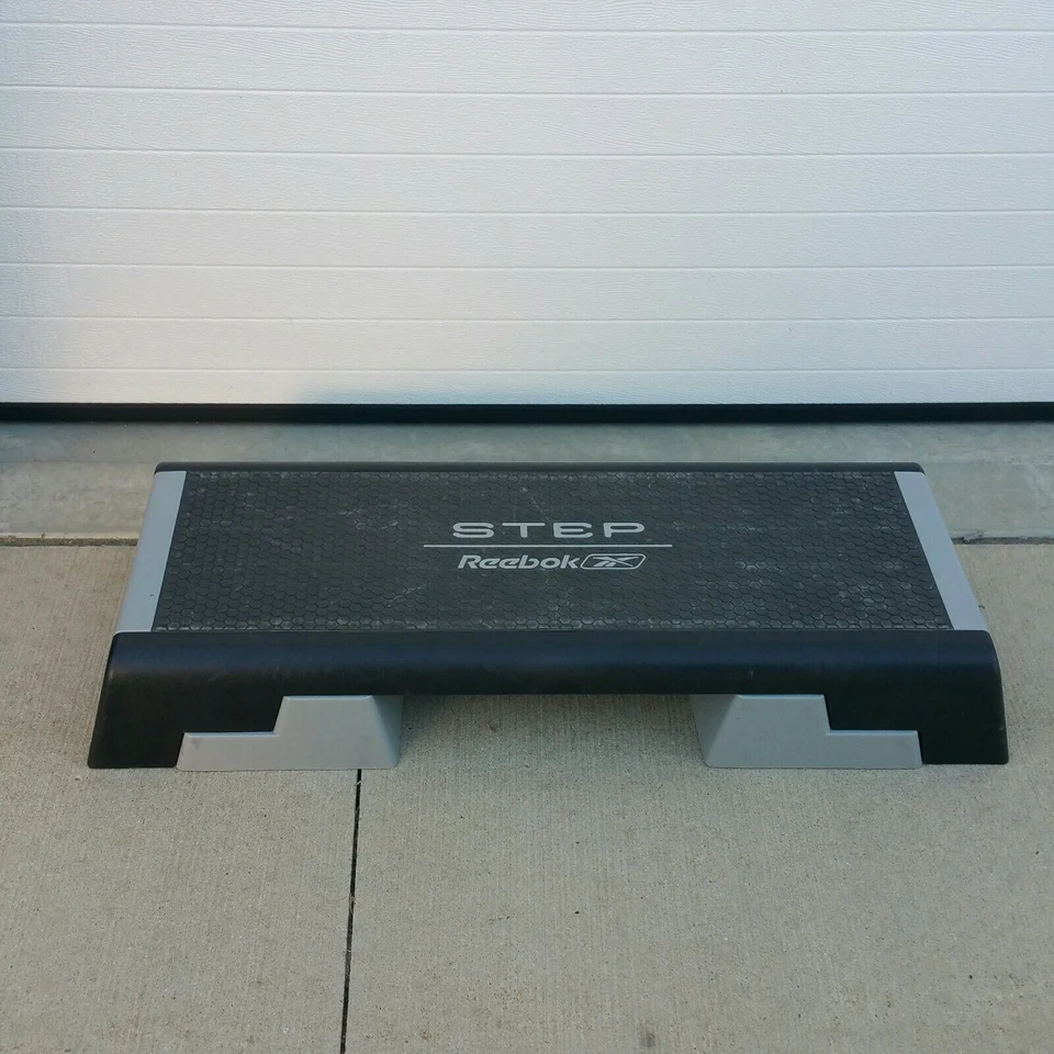 Paso a paso de entrenamiento cardio Reebok Aerobics Stepper con elevadores ajustables 6" 8" 10" altura Foto 4 de 4