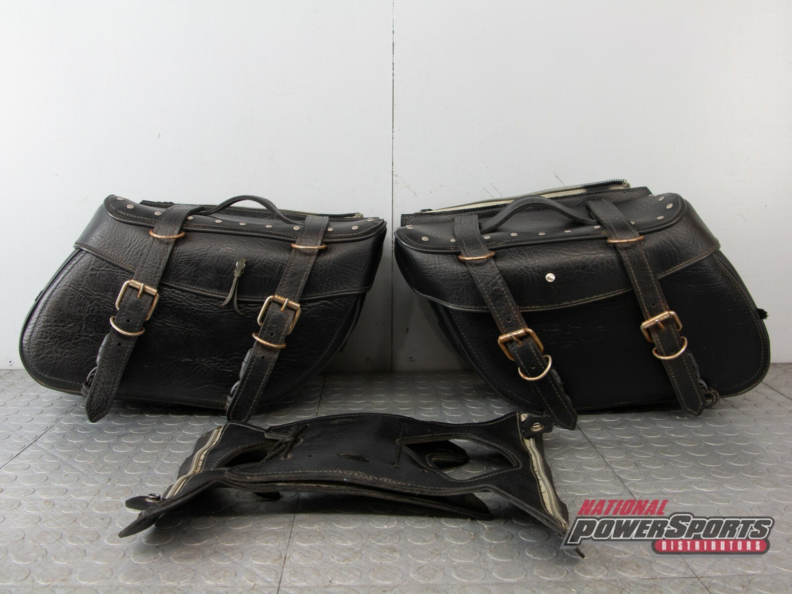 TOURMASTER CRUISER II SLANT THROW OVER LARGE STUDDED SADDLEBAGS