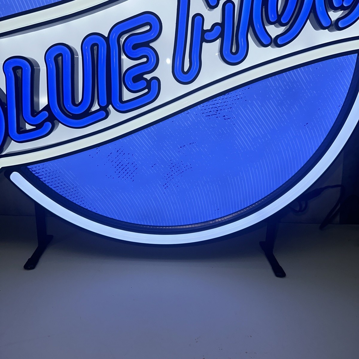 AWESOME BLUE MOON BEER LIGHT UP LED SIGN NEW IN THE BOX MAN CAVE