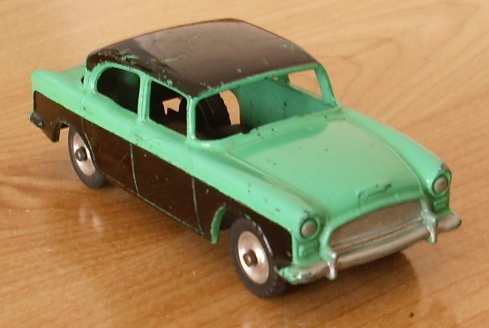 ヴィンテージのミニカー[ディンキー•トイズ]No.165ハンバー•ホークです。 Dinky 165, Humber Hawk - Free Price Guide & Review