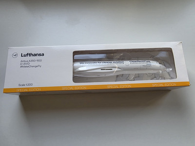 Limox Airbus A350-900 Lufthansa ''CleanTechFlyer'' D-AIVD 1:200 LW200DLH024
