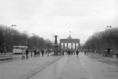 The Brandenburg Gate From The West Berlin 1990 OLD PHOTO