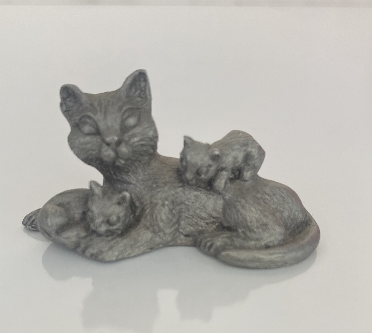 Vintage 1981 Spoontiques Miniature Pewter Cat with Kittens #182