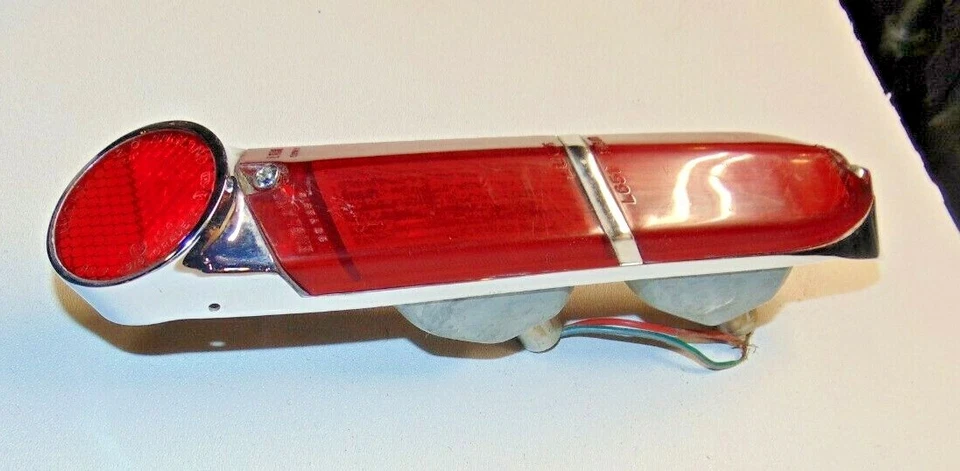 Luz trasera derecha Early Jaguar XKE - Muy buena forma - - S3 Foto 2 de 4