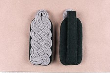 WW2 SENIOR OFFICERS RANK EPAULETTES SHOULDER BOARDS ON DARK GREEN WOOL