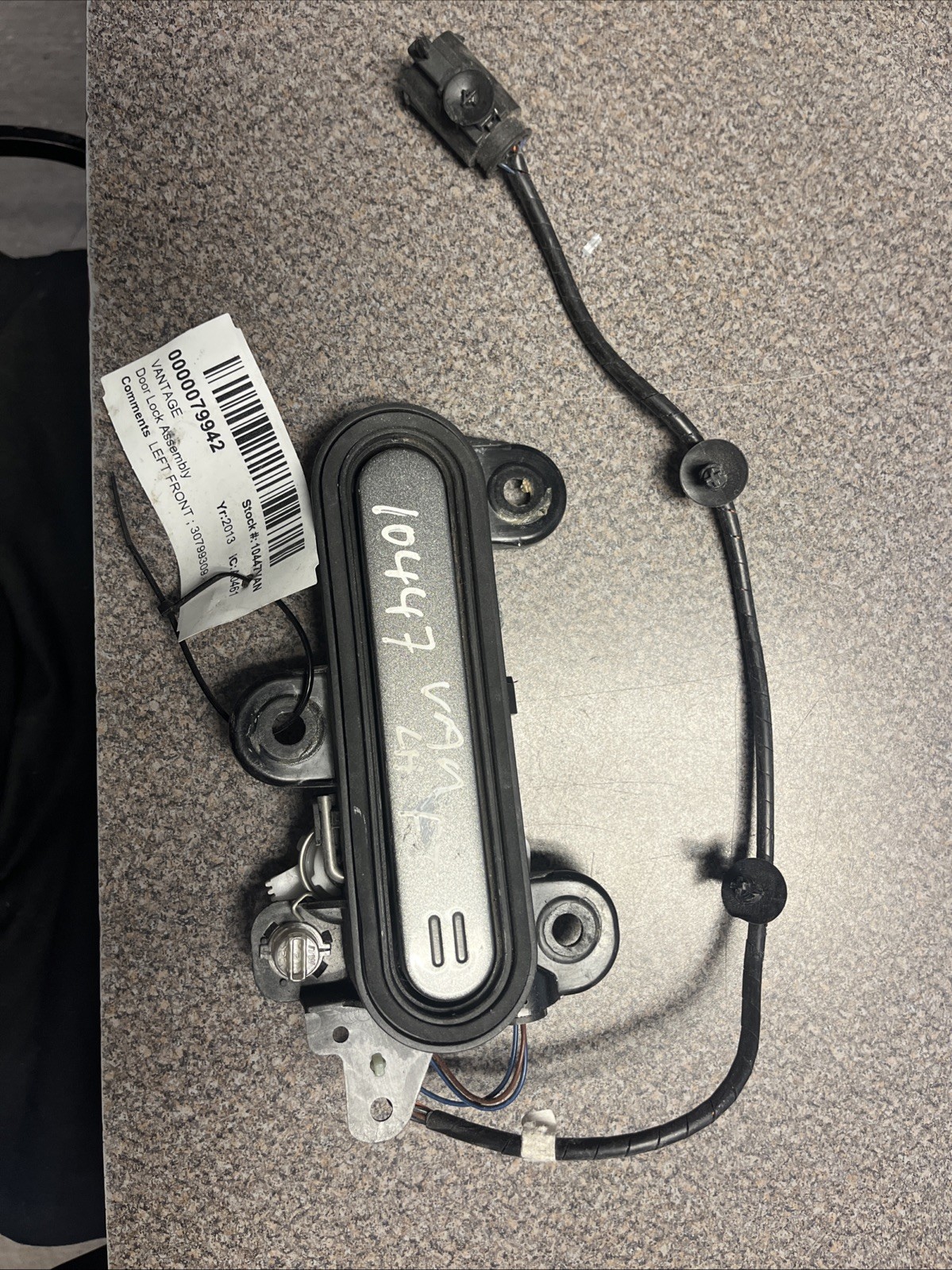2008 ASTON MARTIN V8 VANTAGE RIGHT EXTERIOR DOOR HANDLE 7G43-226A28-A 3c