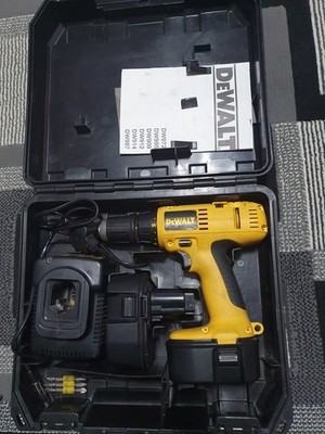 Dewalt Bohrschrauber Set mit 2 Akkus und Ladegerät