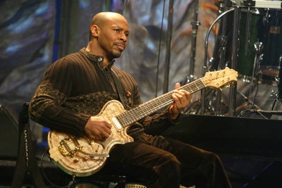 Musician Kevin Eubanks performs Tonight Show Jay Leno NBC Studios- 2003 Photo 1