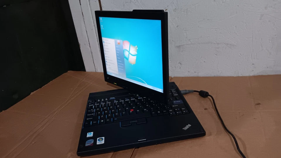 Tablet portátil Lenovo Thinkpad X61 con estación de acoplamiento Windows 7 pro 128 GB SSD Foto 2 de 4