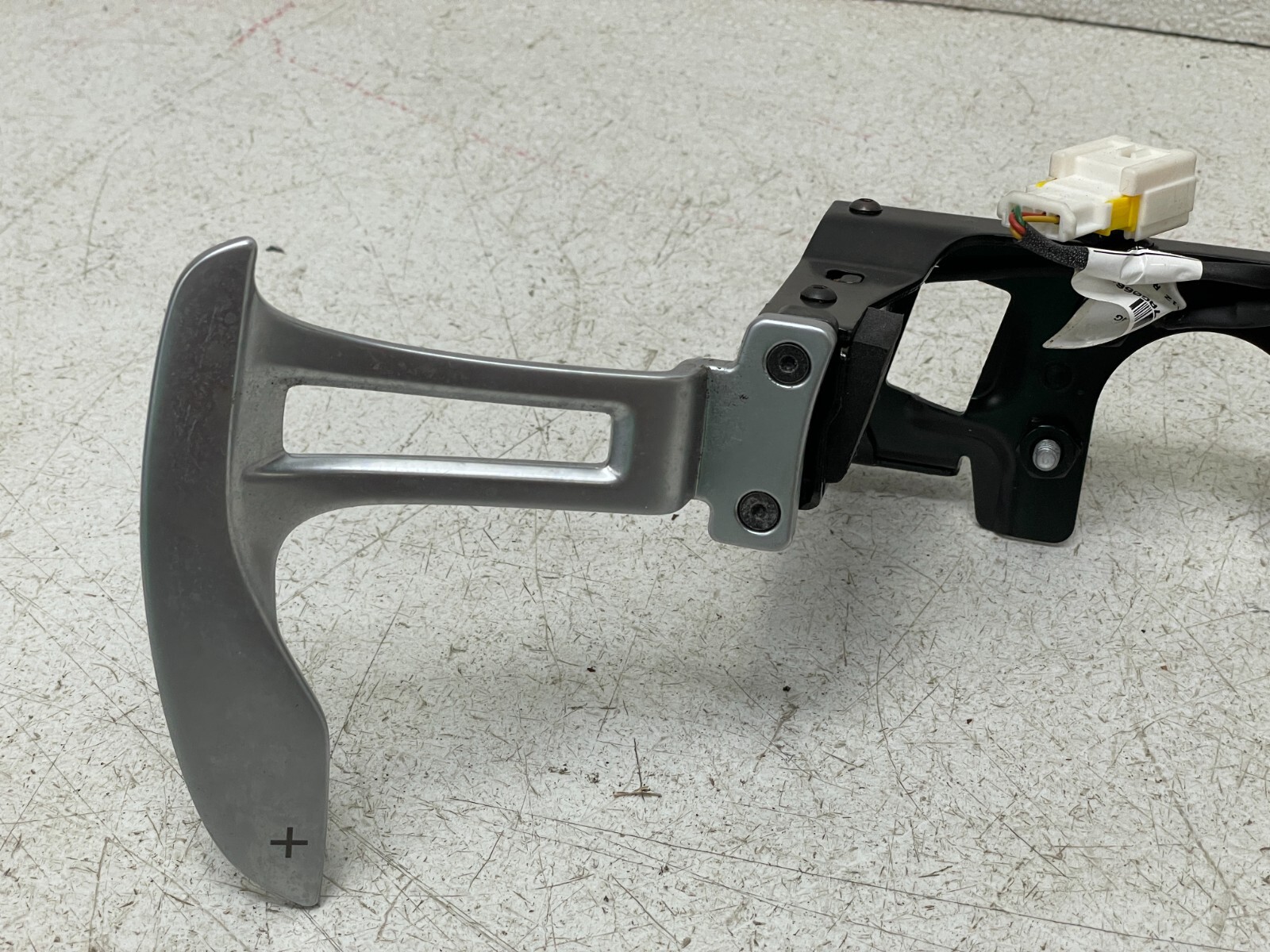2017 2018 Maserati Levante Steering Wheel Paddle Shifters Gear Selector 1442 OEM