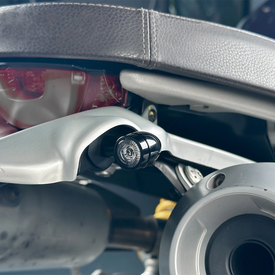 Placas adaptadoras espaciadoras de luz de giro traseras para Ducati Supersport Streetfighter Foto 4 de 4