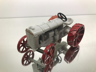 ERTL 804 ANTIQUE FORDSON FARM TRACTOR - METAL -GREY+RED 1:16- GOOD