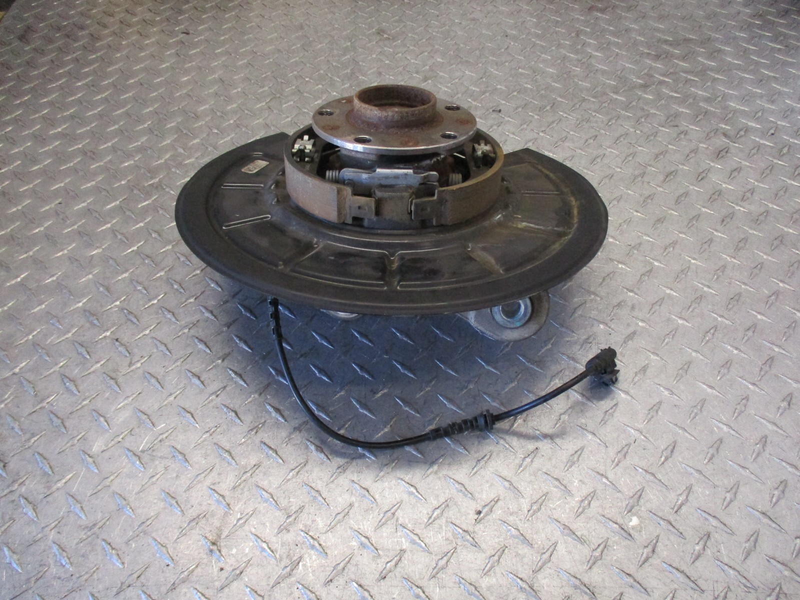 14-17 2017 Maserati Ghibli REAR LEFT DRIVER SPINDLE KNUCKLE 06700037740