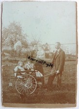 CABINET photo famille couple et enfants charrette à bras en extérieur W251