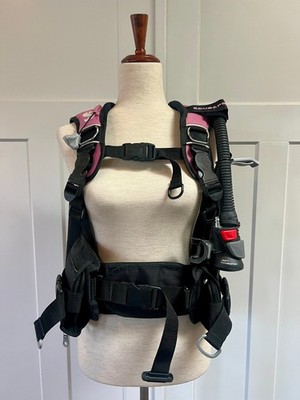 ScubaPro Ladyhawk BCD  & ScubaPro MK25 EVO/S600 Regulator w/ Cressi 2 gauge  
