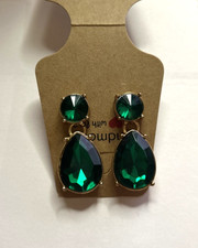 Goldtone 1.25  Pierced Earrings Emerald Green Crystals Drop Dangle