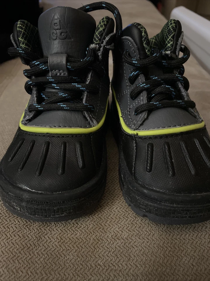 Nike Woodside 2 High ACG Toddler Boots Black Dark Gray Volt 524874 002 Size 4C - Image 2 of 4