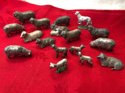 17 x Vintage Metall Bauernhof Schafe & Frühlingslämmer guter Zustand mit Spielspuren Britains