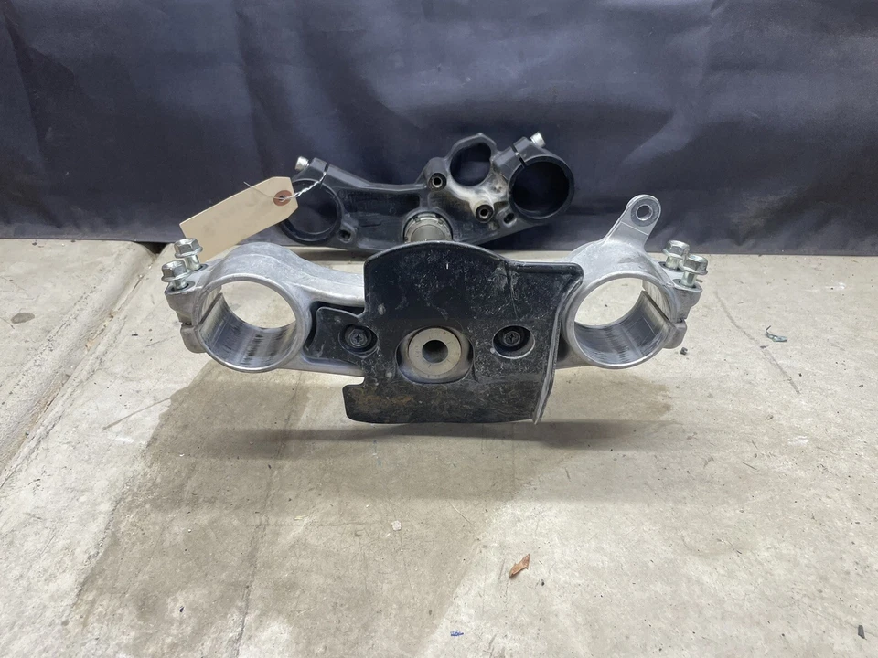 2006 - 2021 SUZUKI GSXR600 GSXR750 TRIPLE TREE STEERING STEM FRONT LOWER FORKS - Image 4 of 4