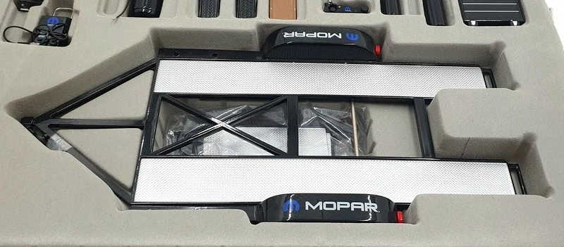 GMP 1/18 Scale G1800149 - Mopar Tool And Trailer Set Black - Image 2 of 4