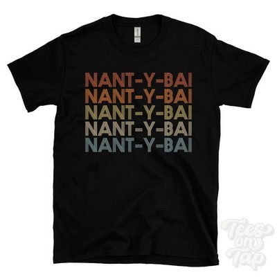 NANT-Y-BAI WIEDERHOLTES RETRO-STIL T-SHIRT Herren & Damen UK Ortsname Geschenk