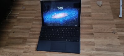 Microsoft Surface Pro 6 12.3'' 128GB SSD. 8GB RAM, Intel Core i5-8250U 2-in-1