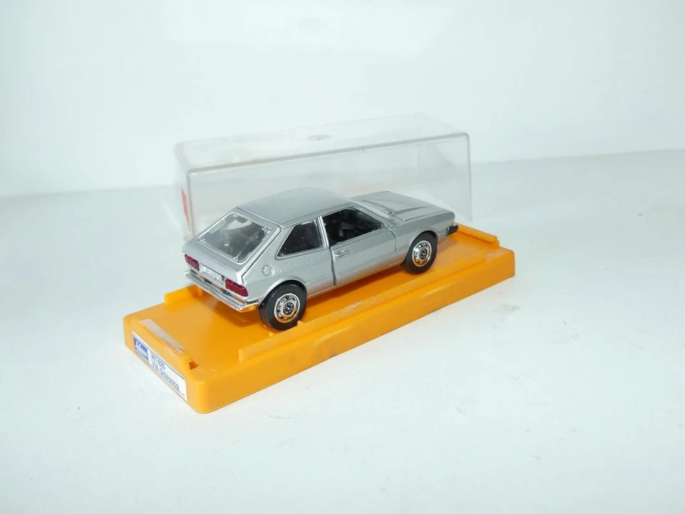 VW SCIROCCO I Gris SCHUCO 1:43 - Photo 2/2