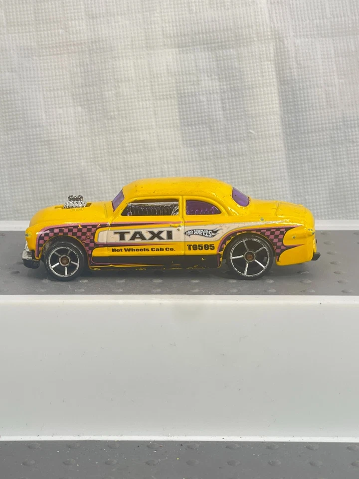Hot Wheels HW City Works Shoe Box Yellow Die Cast - Image 4 of 4