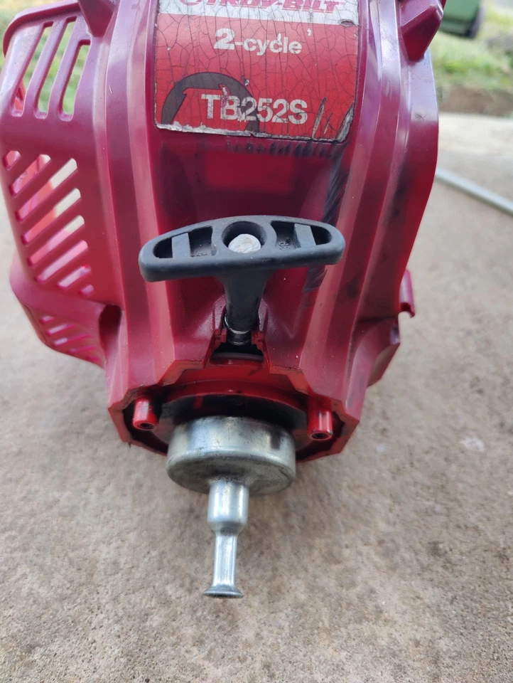Troy Built Tb252s Recortadora de Patio Motor Unidad Cubierta Retroceso Arrancador Tanque de Combustible Foto 2 de 4