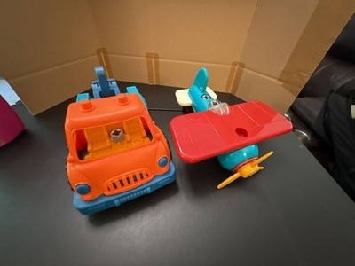 Battat Wonder Wheels Take-Apart Toy Airplane and Tow Truck Vehicle Set