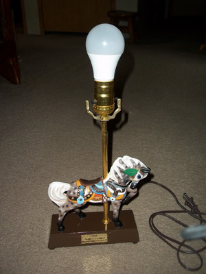 COCO CAROUSEL HORSE HERSHEY PARK PA MUSIC BOX LAMP