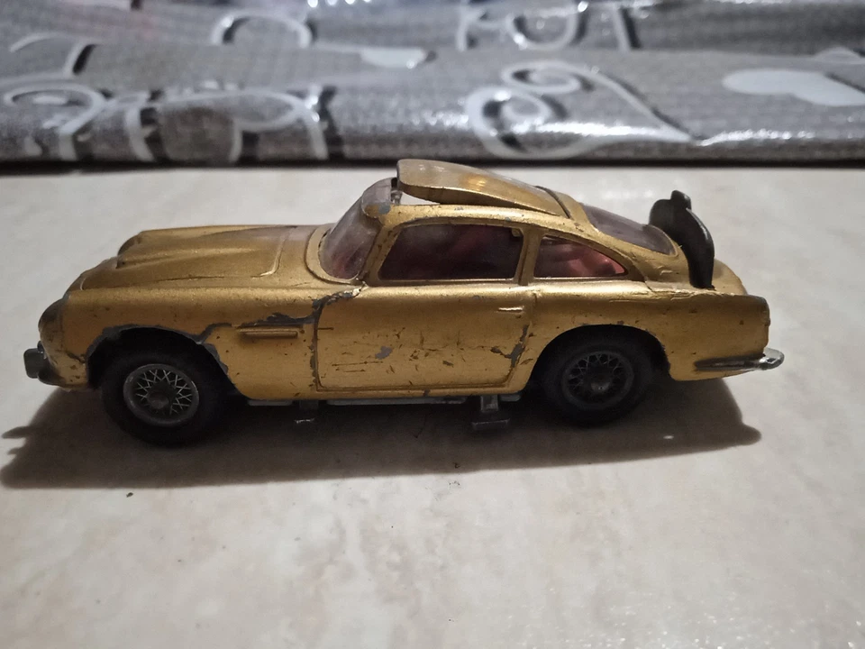 Corgi Toys 1/43  James Bond Aston Martin D B 5 No Politoys Mebetoys - Immagine 3 di 4