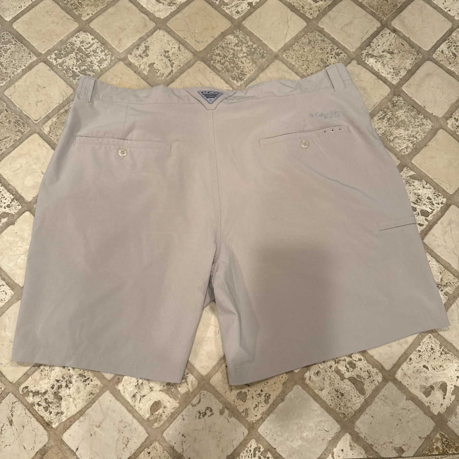 Columbia PFG Shorts Men's Size 42W 8L Khaki Utility Outdoors Performance Fishing
Opens in a new wind