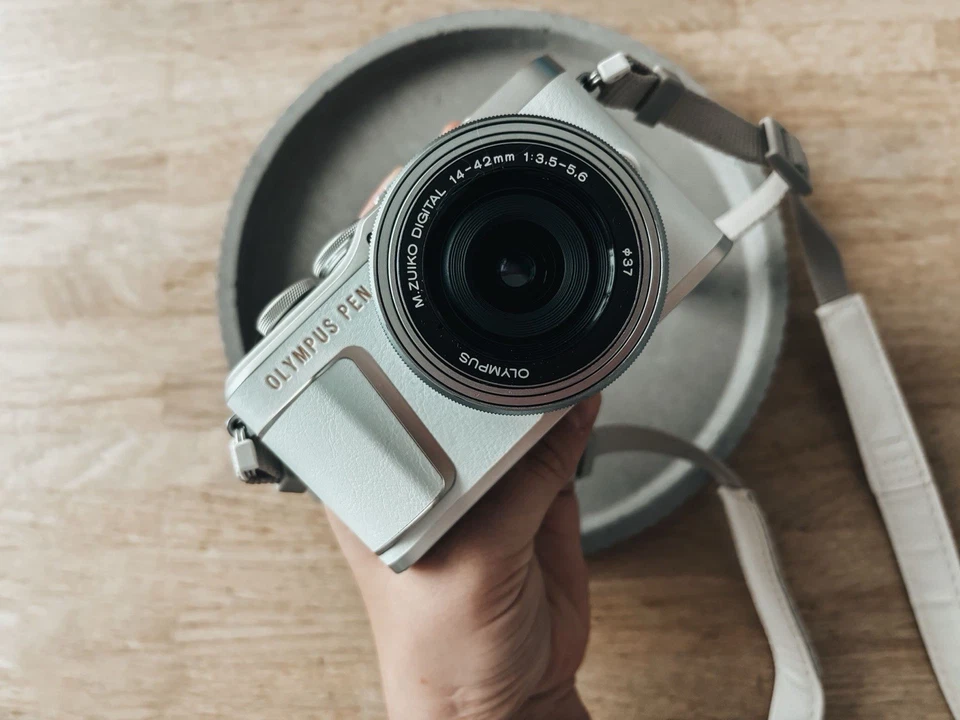 Olympus PEN E-PL10 Digitalkamera weiß M.ZUIKO DIGITAL 14-42mm F3.5-5.6 Japan