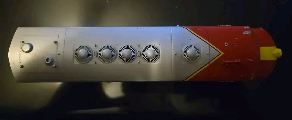 WALTHERS HO SCALE SANTA FE EMD F7A DIESEL LOCOMOTIVE #330 - TESTED - Image 3 of 4