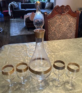 Clear Glass Decanter With Gold Rim & 4 Matching Wine Glasses